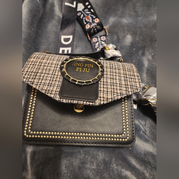 Jing Pin Pi Ju Mixed Media Bag - Picture 3 of 5